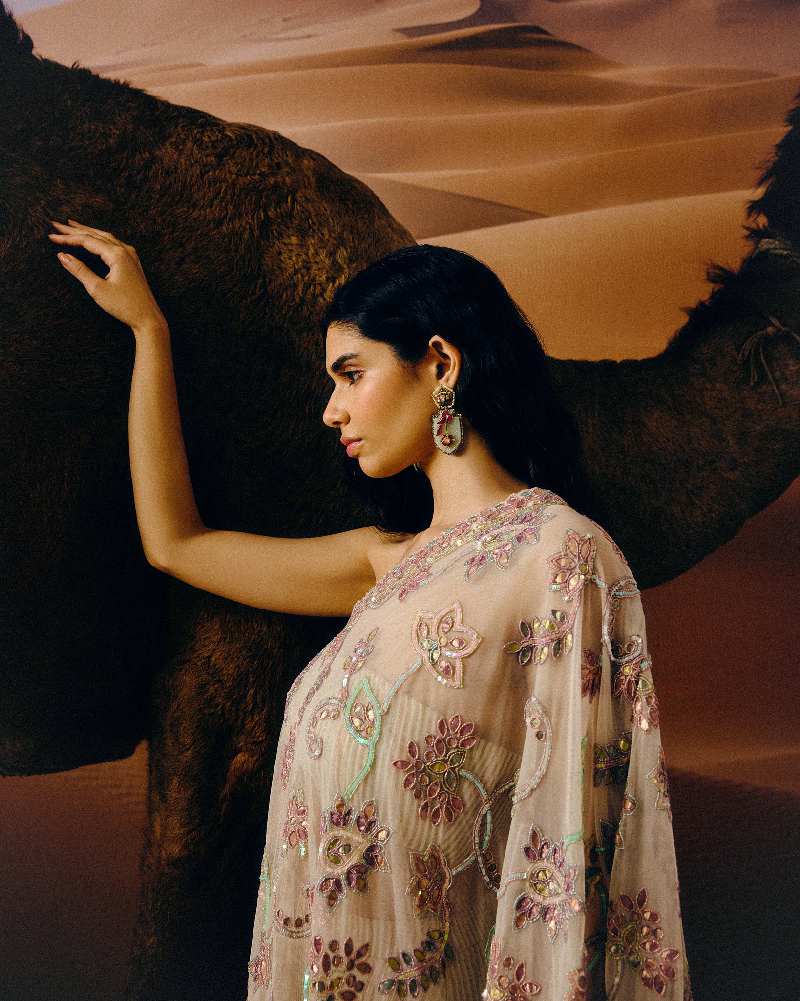 Lage Off Shoulder Cape Set