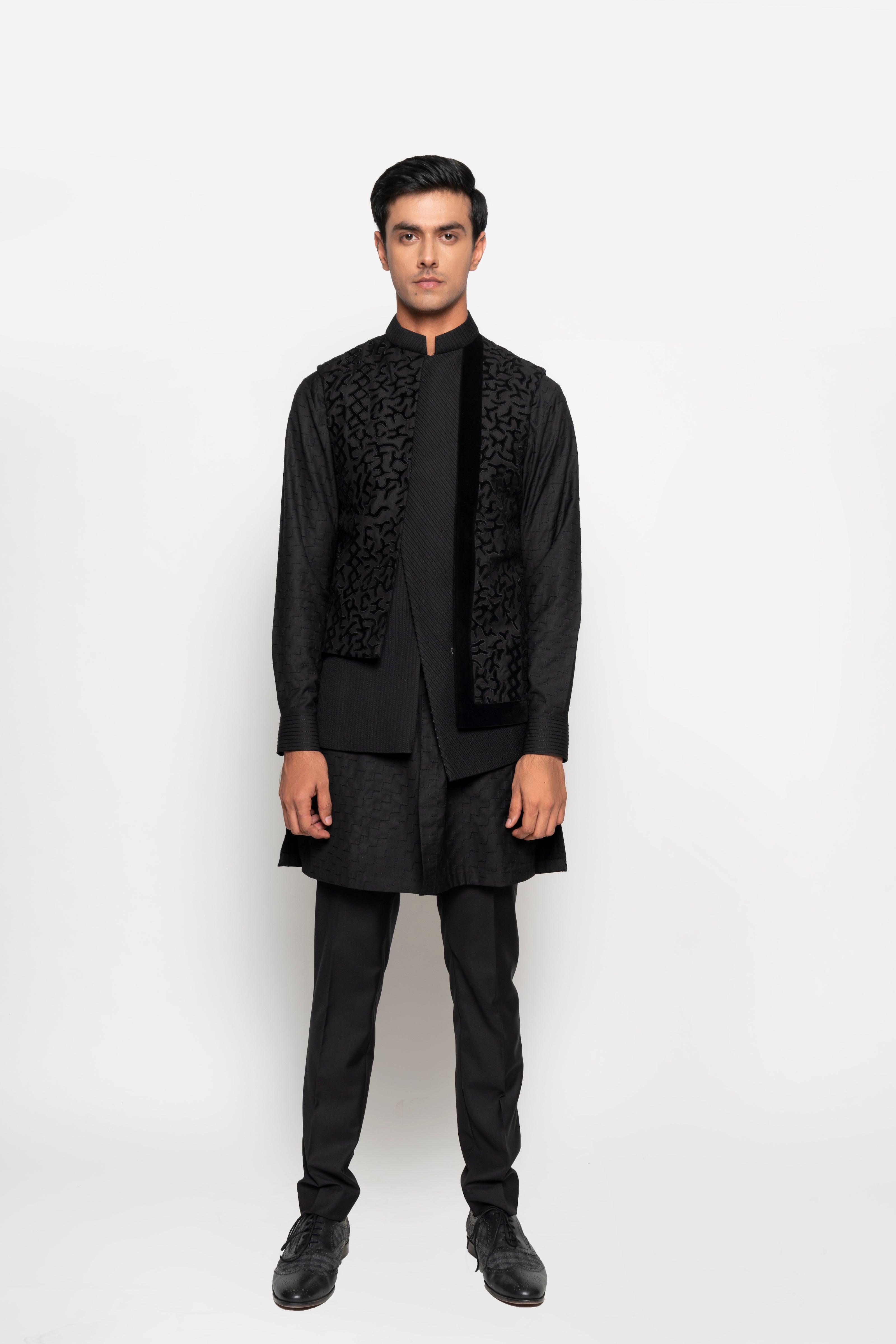 Velvet Appliqu Sleeveless Jacket