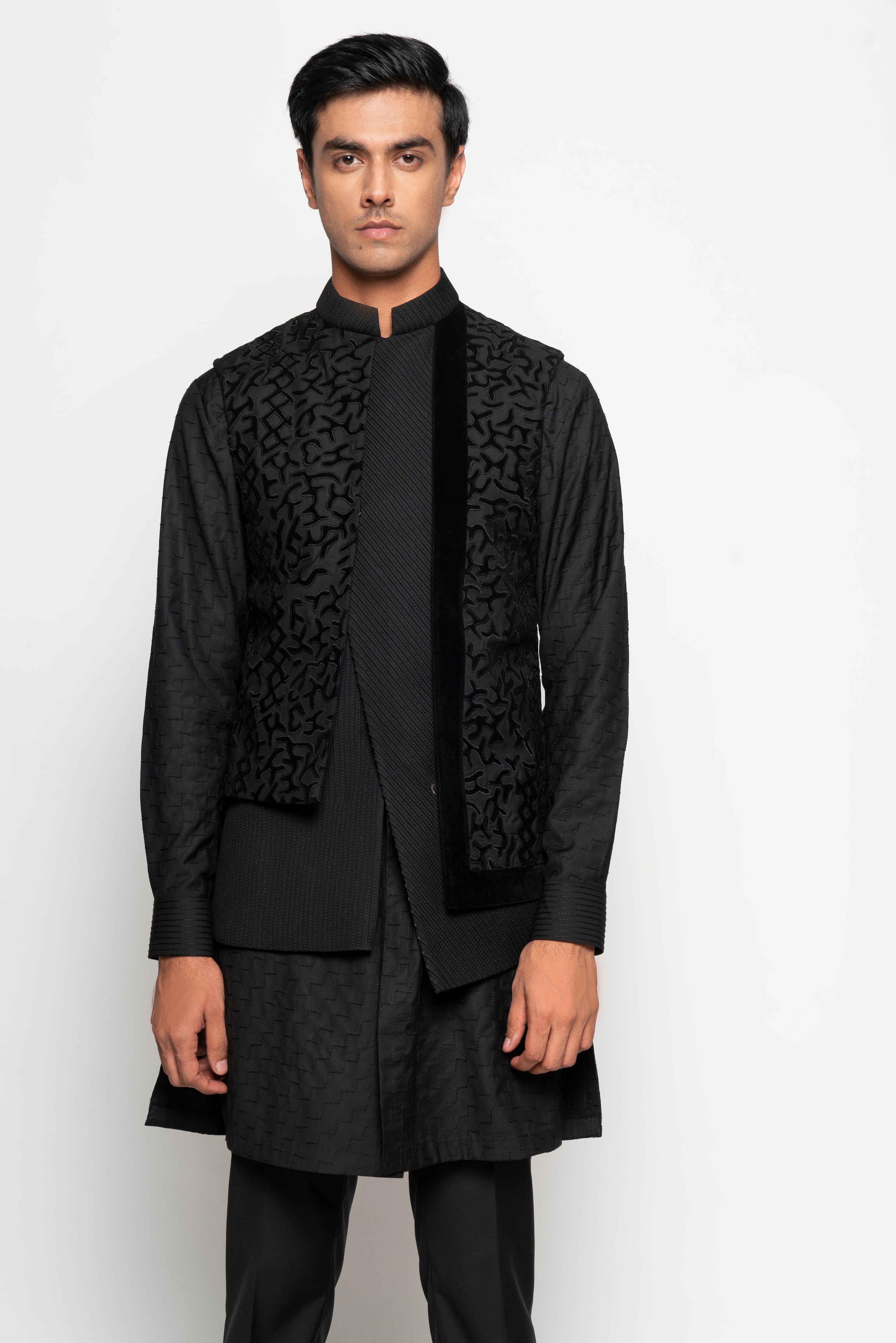 Velvet Appliqu Sleeveless Jacket