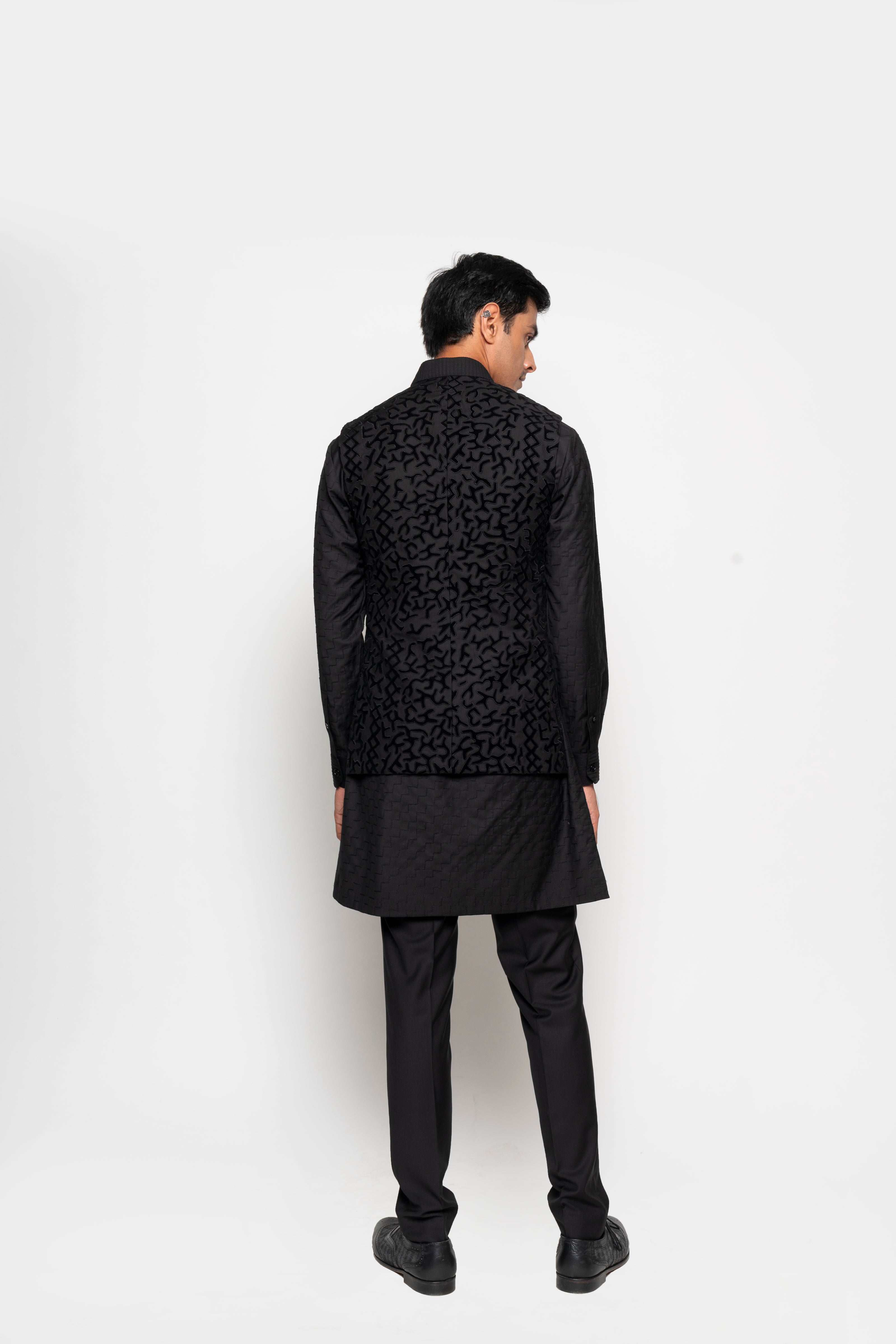 Velvet Appliqu Sleeveless Jacket